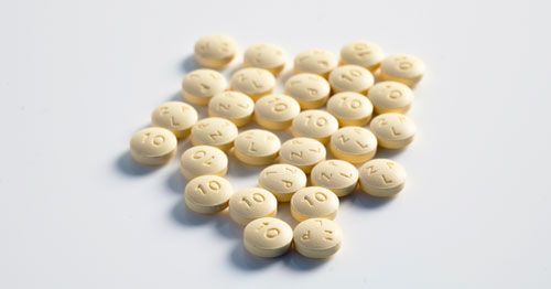 Fotografía de pastillas representando los efectos secundarios de la píldora anticonceptiva