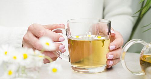 taza con manzanilla colon irritable remedios caseros