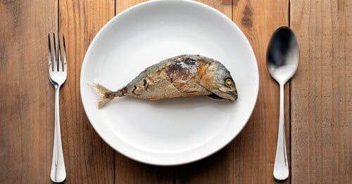 plato con pescado