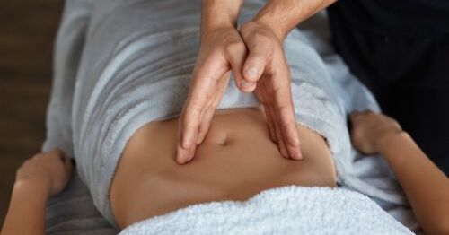 masaje abdominal y cómo eliminar los gases intestinales