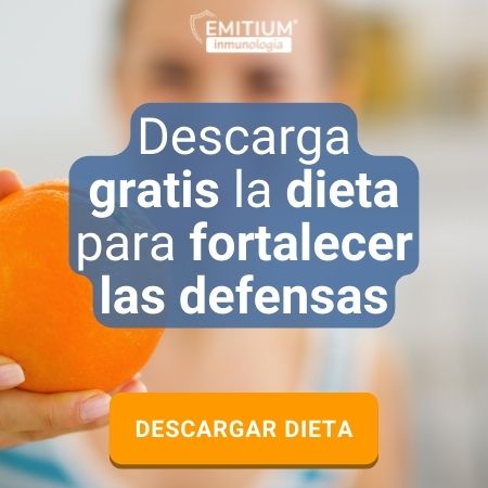 Banner para descargar gratis la dieta para fortalecer las defensas con imagen de una mano y una naranja