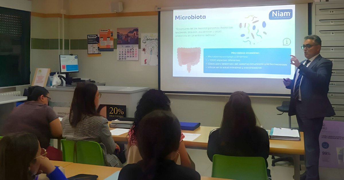 Laboratorios Niam dando una formación en un centro de Formación Profesional