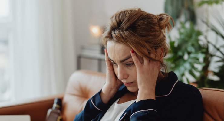Mujer irritada en la menopausia